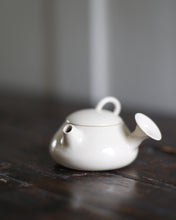 Youyou Wang Miniature teapot 32