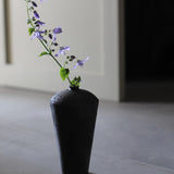 Motomu Oyama 'Kurosabi Kaki Meipin' Black rust vase 4