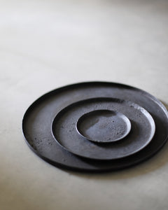 Motomu Oyama 'Kurosabi plate' Large black rust plate 11