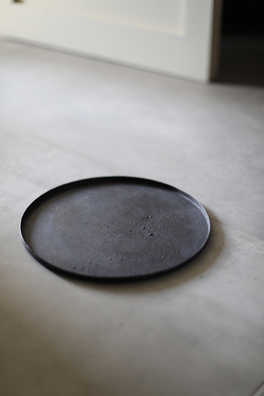 Motomu Oyama 'Kurosabi plate' Large black rust plate 11