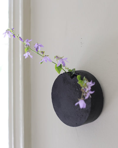 Motomu Oyama 'Kurosabi Kakehana' Black rust hanging vase 5