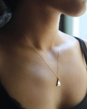 Yasuhide Ono 18K necklace with quartz pendant