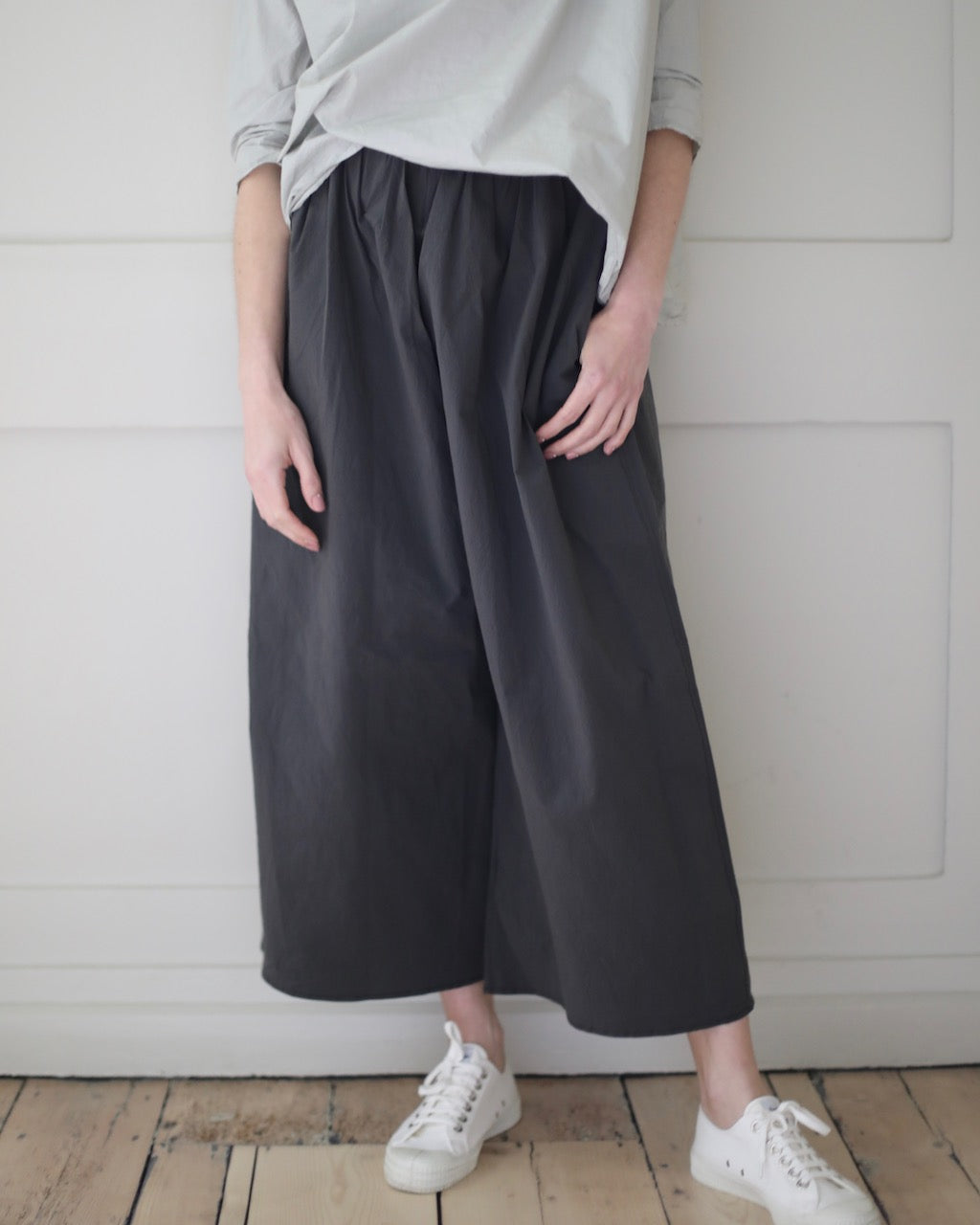 Album Di Famiglia Wrinkled trousers in Anthracite | London