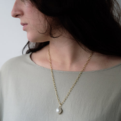 Marina Spyropoulos 18 karat gold Keshi pearl pendant