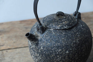 Cheng Wei Round Tea Pot with Iron Handle Chipin (Terracotta)