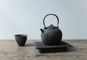 Cheng Wei Round Tea Pot with Iron Handle Chipin (Terracotta)