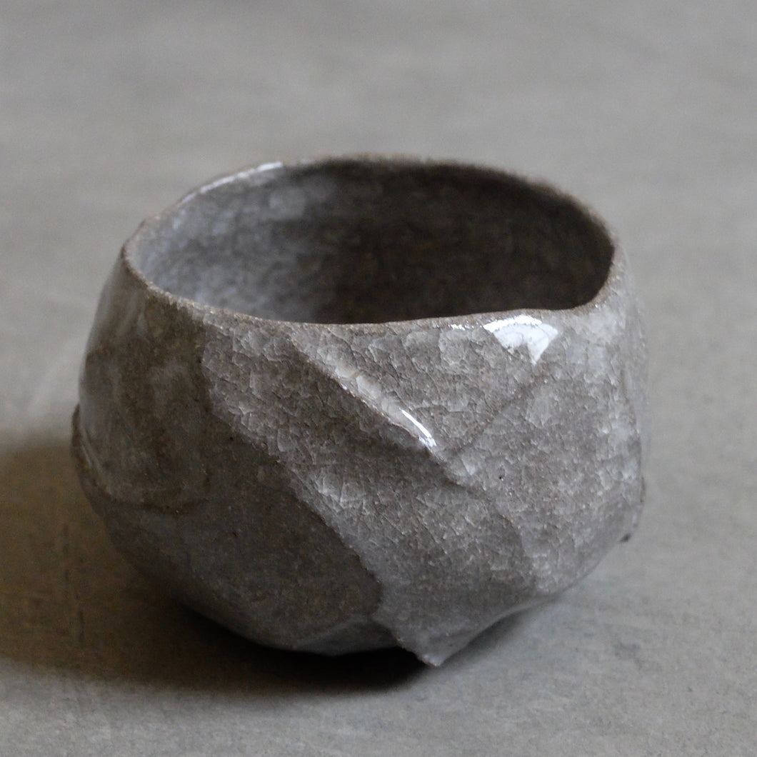 Annette Lindenberg Warm grey crackled tea bowl 39