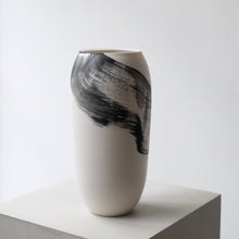 Tom Kemp porcelain vessel 1
