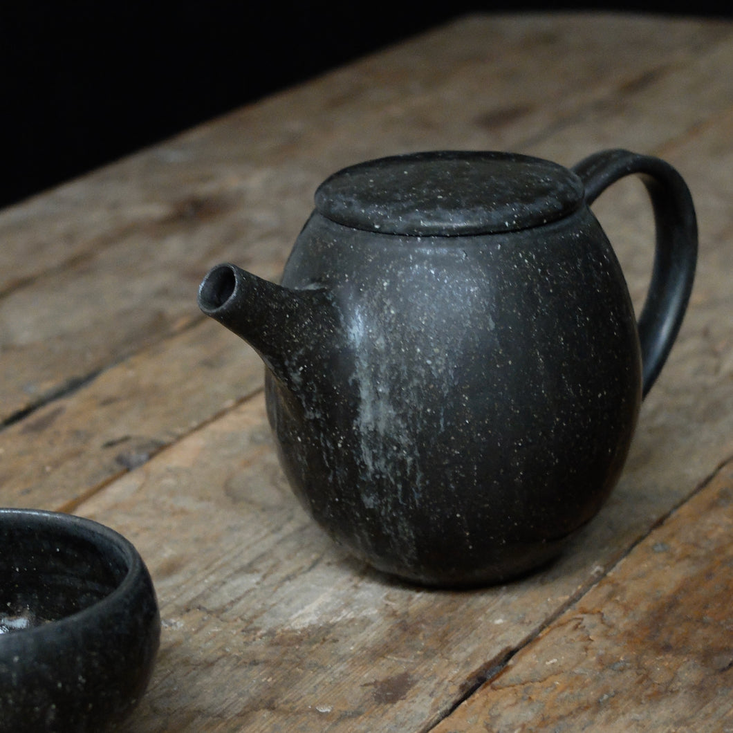 Masako Nakagami Black Teapot (4)